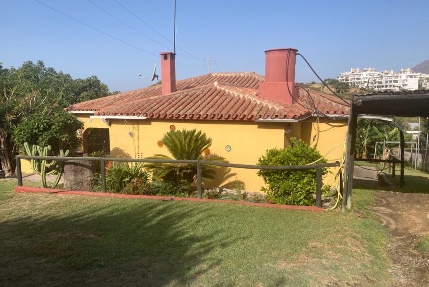 R4893433-Villa-For-Sale-Estepona-Finca-3-Beds-140-Built-1