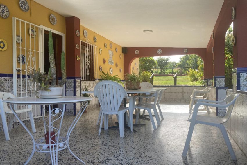 R4893433-Villa-For-Sale-Estepona-Finca-3-Beds-140-Built-3
