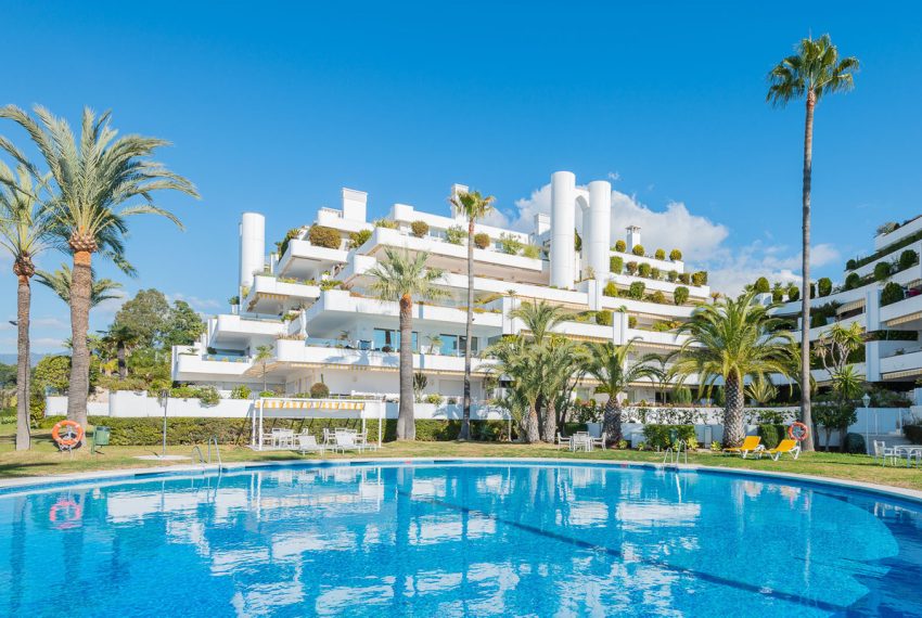 R4895914-Apartment-For-Sale-The-Golden-Mile-Middle-Floor-3-Beds-310-Built