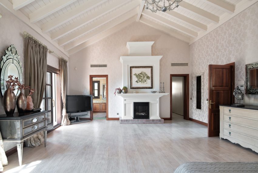 R4896139-Villa-For-Sale-Sierra-Blanca-Detached-6-Beds-450-Built-11