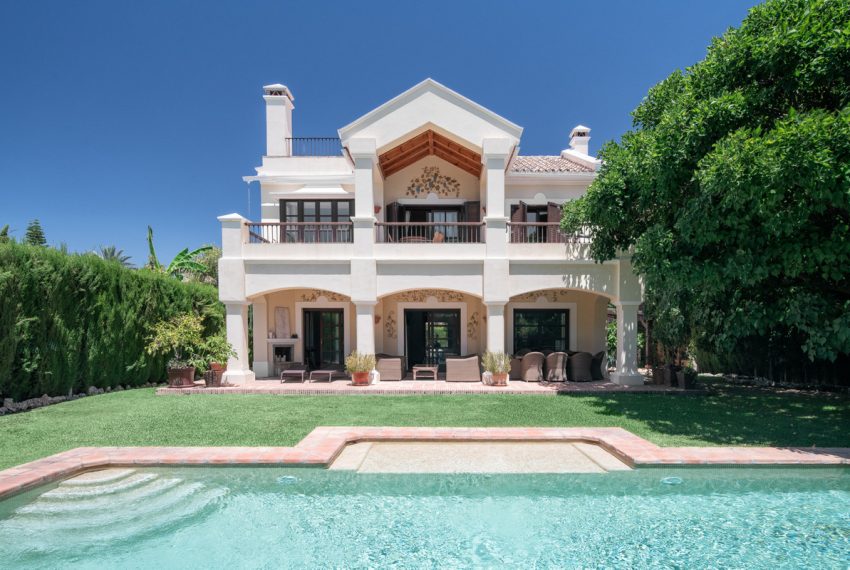 R4896139-Villa-For-Sale-Sierra-Blanca-Detached-6-Beds-450-Built