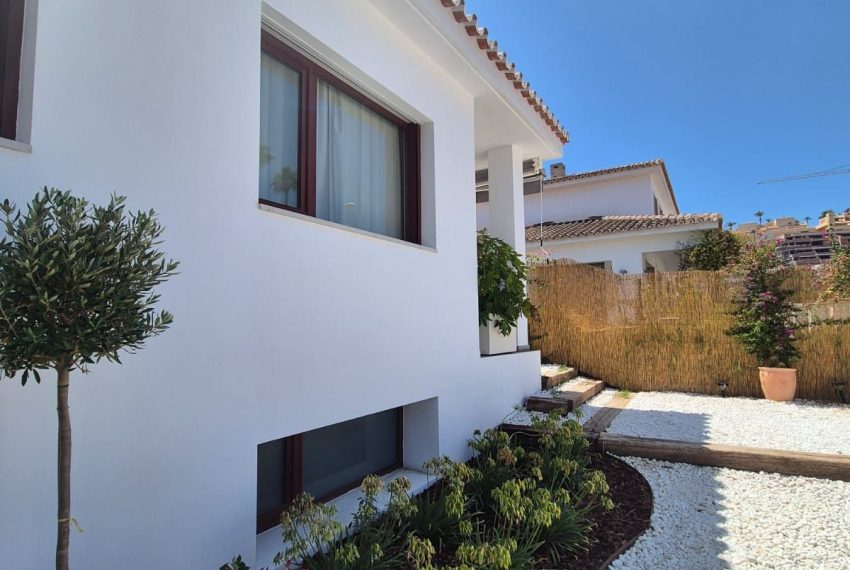 R4896514-Villa-For-Sale-La-Cala-de-Mijas-Detached-5-Beds-358-Built-1