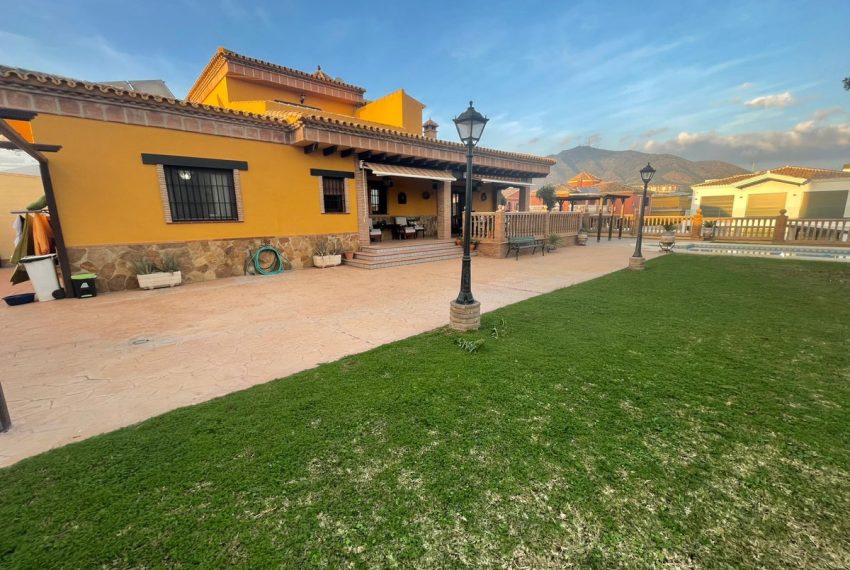 R4898086-Villa-For-Sale-Mijas-Costa-Detached-4-Beds-580-Built-2