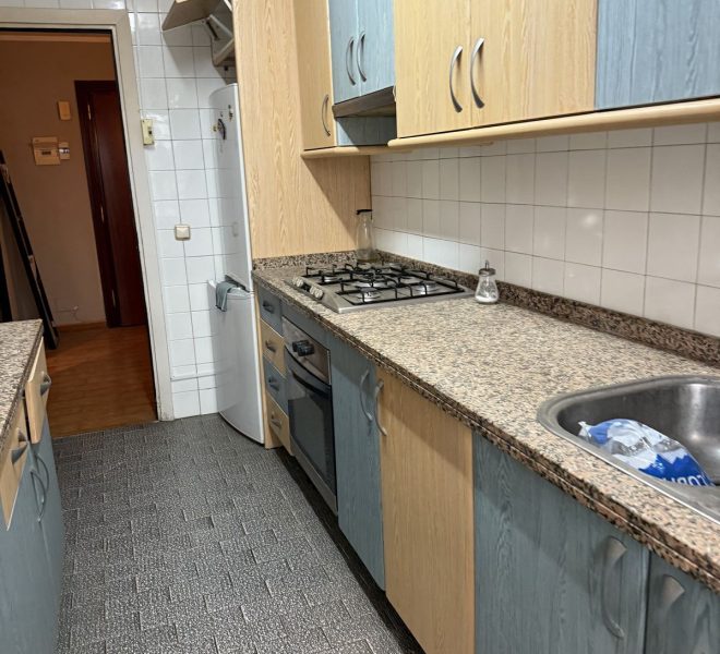 R4922083-Image 1-Middle Floor - 3 Beds - 95 Built