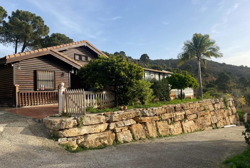 R4941052-Villa-For-Sale-Estepona-Finca-3-Beds-118-Built