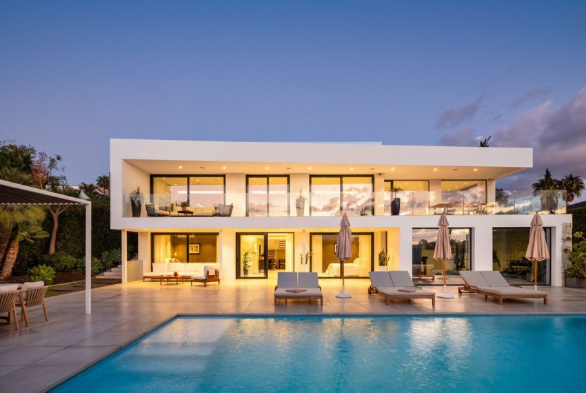 R4942402-Villa-For-Sale-Nueva-Andalucia-Detached-6-Beds-342-Built
