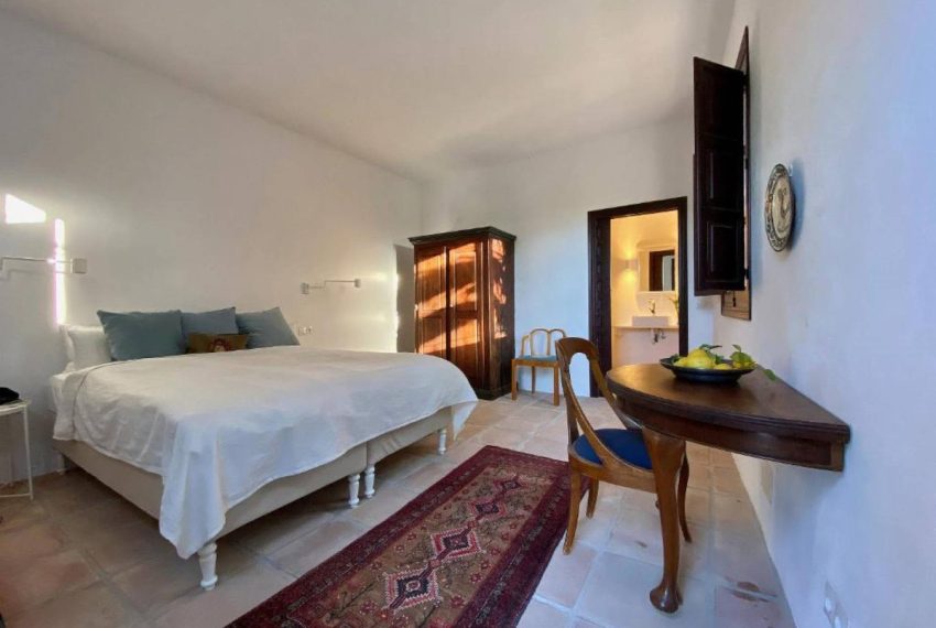 R4953904-Villa-For-Sale-Estepona-Finca-9-Beds-800-Built-14