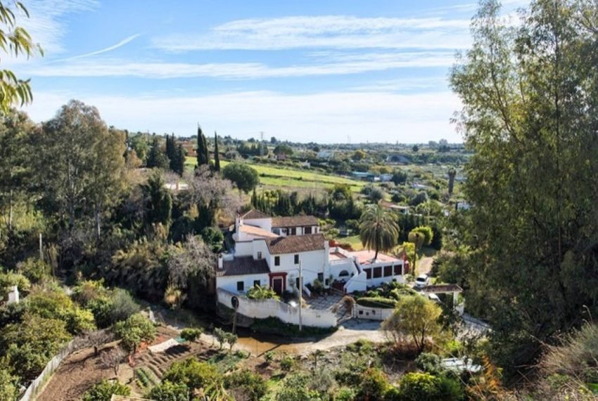 R4953904-Villa-For-Sale-Estepona-Finca-9-Beds-800-Built-2