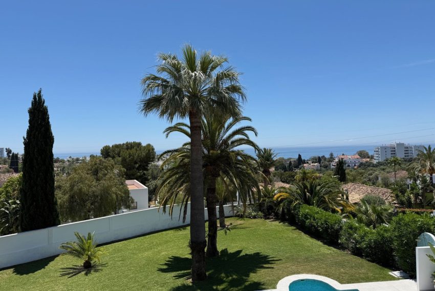 R4956208-Villa-For-Sale-Rio-Real-Detached-4-Beds-303-Built-1