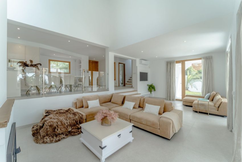 R4956208-Villa-For-Sale-Rio-Real-Detached-4-Beds-303-Built-16