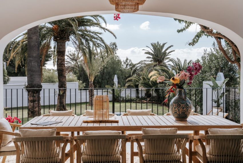 R4956208-Villa-For-Sale-Rio-Real-Detached-4-Beds-303-Built-2