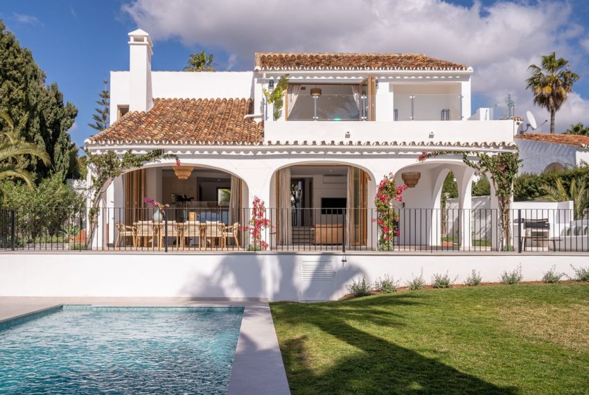 R4956208-Villa-For-Sale-Rio-Real-Detached-4-Beds-303-Built-3