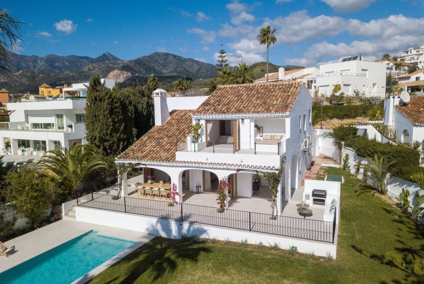 R4956208-Villa-For-Sale-Rio-Real-Detached-4-Beds-303-Built-4