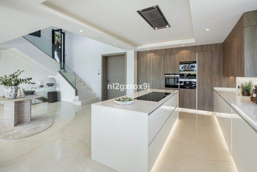 R4967356-Villa-For-Sale-The-Golden-Mile-Detached-5-Beds-492-Built-2