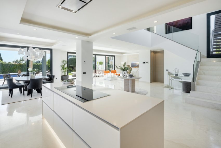R4967356-Villa-For-Sale-The-Golden-Mile-Detached-5-Beds-492-Built-4