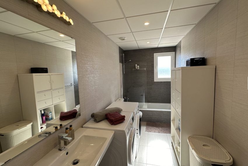 R4979923-Villa-For-Sale-Nueva-Andalucia-Detached-4-Beds-227-Built-15