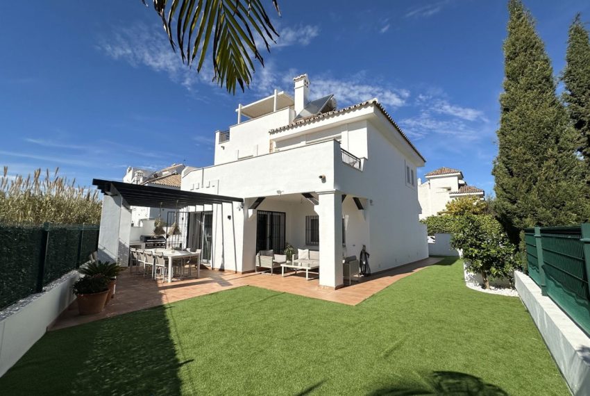 R4979923-Villa-For-Sale-Nueva-Andalucia-Detached-4-Beds-227-Built