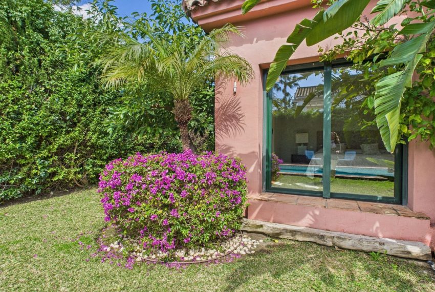 R4986919-Villa-For-Sale-Estepona-Detached-4-Beds-431-Built-11