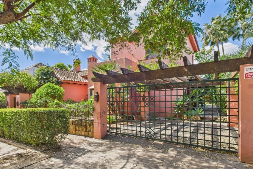 R4986919-Villa-For-Sale-Estepona-Detached-4-Beds-431-Built-17