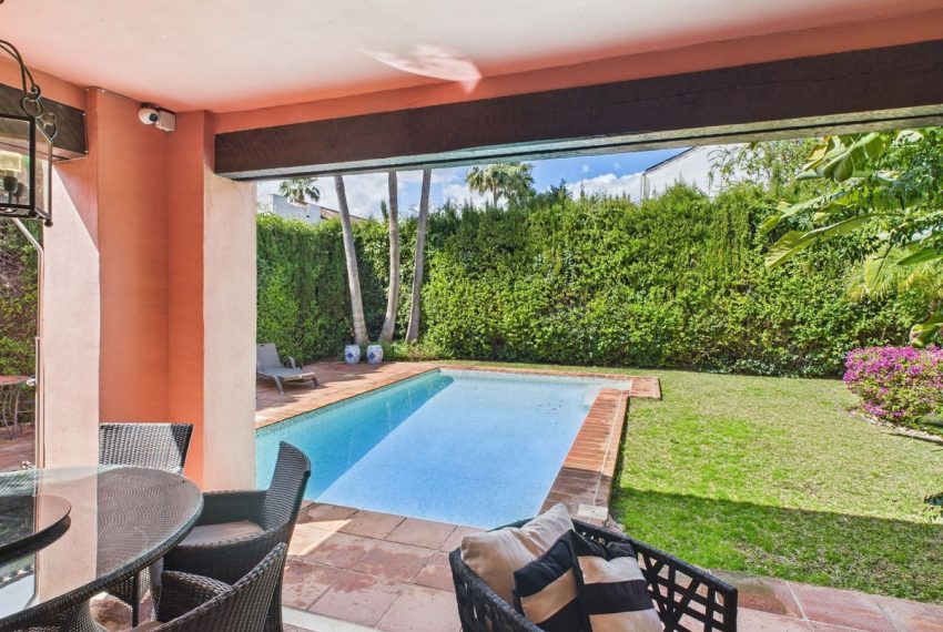 R4986919-Villa-For-Sale-Estepona-Detached-4-Beds-431-Built-6