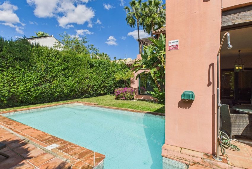 R4986919-Villa-For-Sale-Estepona-Detached-4-Beds-431-Built-7