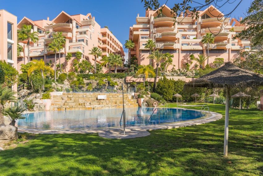 R4988551-Apartment-For-Sale-Nueva-Andalucia-Ground-Floor-2-Beds-126-Built