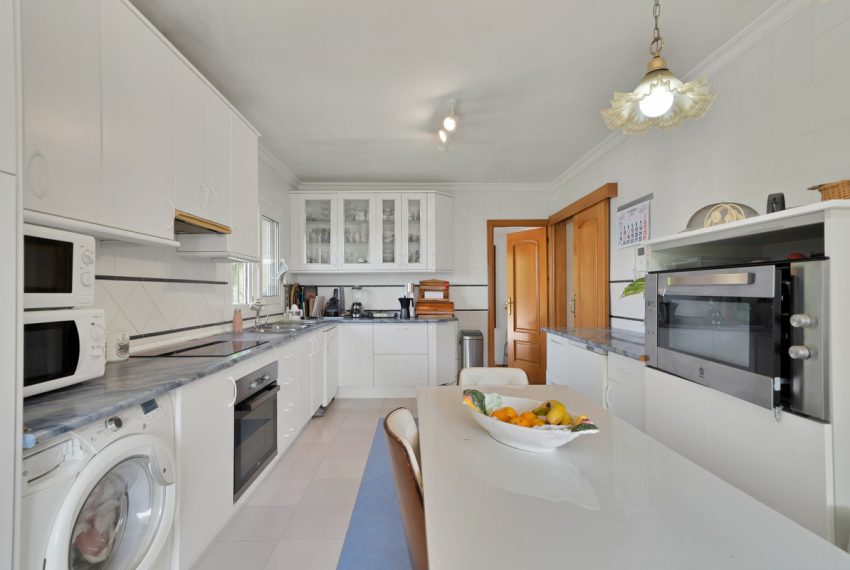 R4990069-Villa-For-Sale-Marbella-Detached-4-Beds-256-Built-3