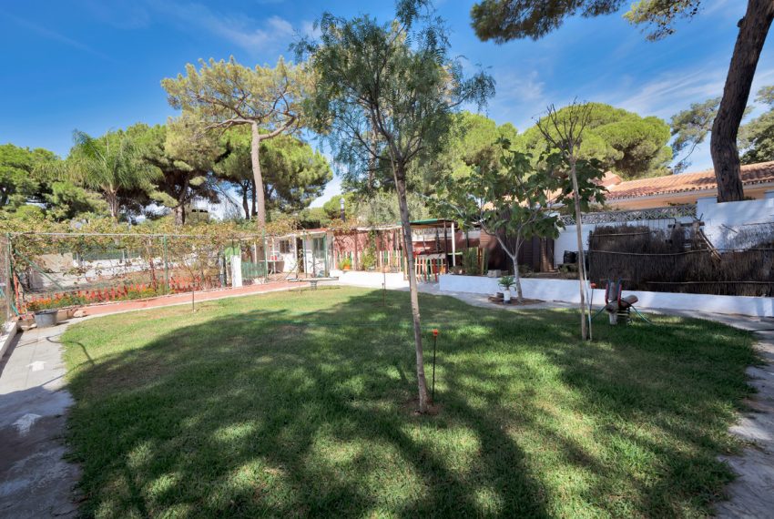 R4990780-Villa-For-Sale-Marbella-Detached-4-Beds-200-Built-1