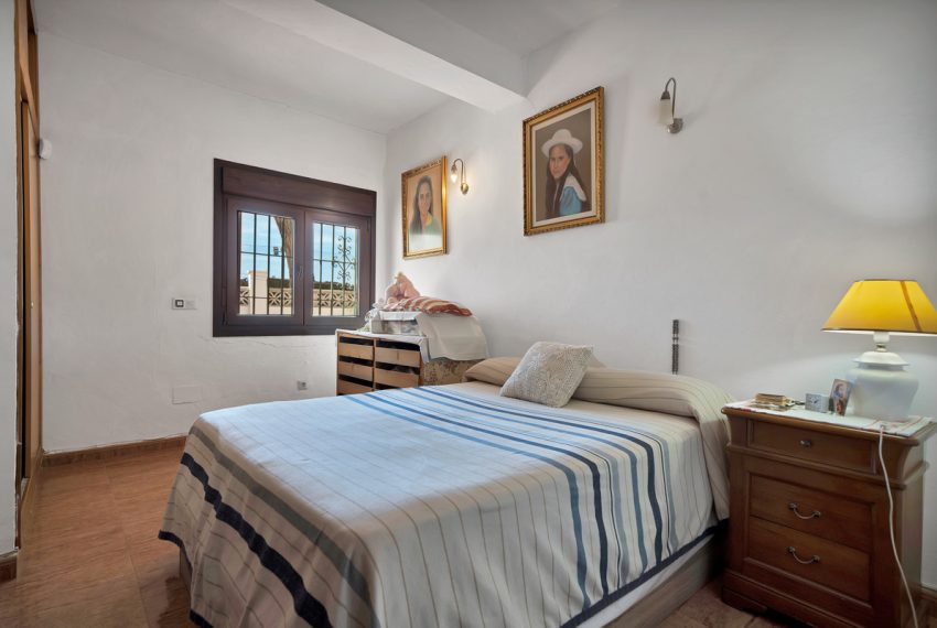 R4990780-Villa-For-Sale-Marbella-Detached-4-Beds-200-Built-15