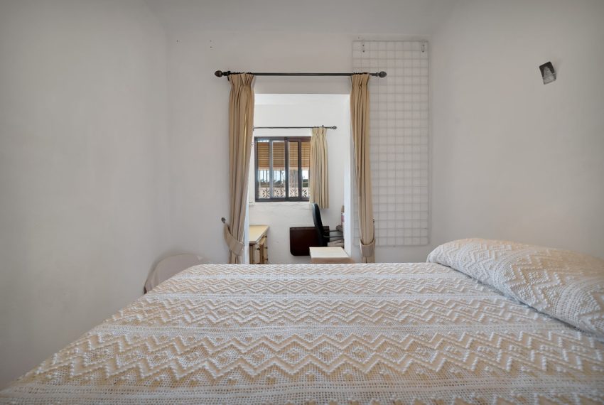 R4990780-Villa-For-Sale-Marbella-Detached-4-Beds-200-Built-16