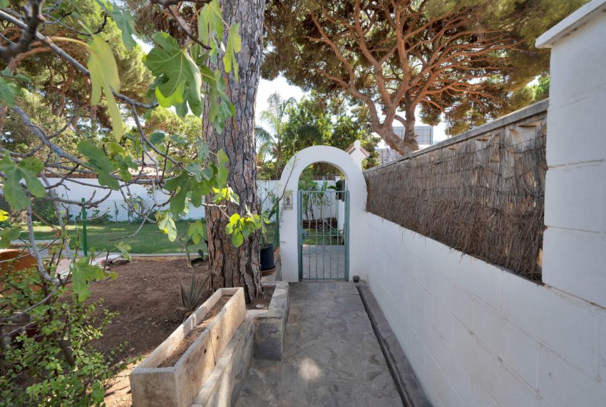 R4990780-Villa-For-Sale-Marbella-Detached-4-Beds-200-Built-2