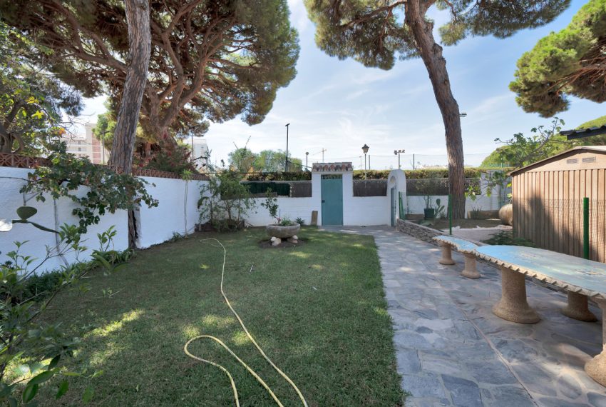 R4990780-Villa-For-Sale-Marbella-Detached-4-Beds-200-Built-3