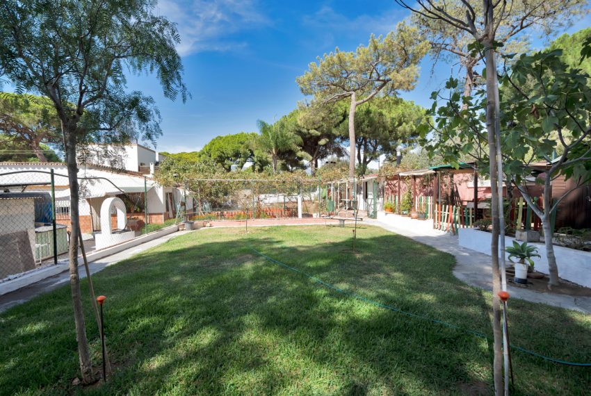 R4990780-Villa-For-Sale-Marbella-Detached-4-Beds-200-Built