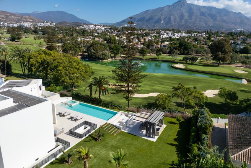 R4993177-Villa-For-Sale-Nueva-Andalucia-Detached-5-Beds-710-Built-4
