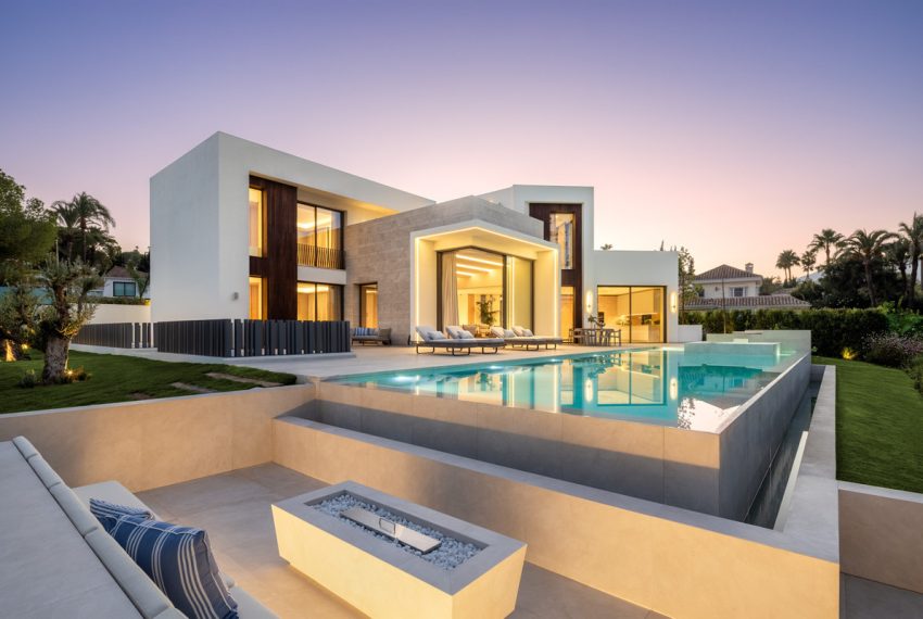 R4993177-Villa-For-Sale-Nueva-Andalucia-Detached-5-Beds-710-Built