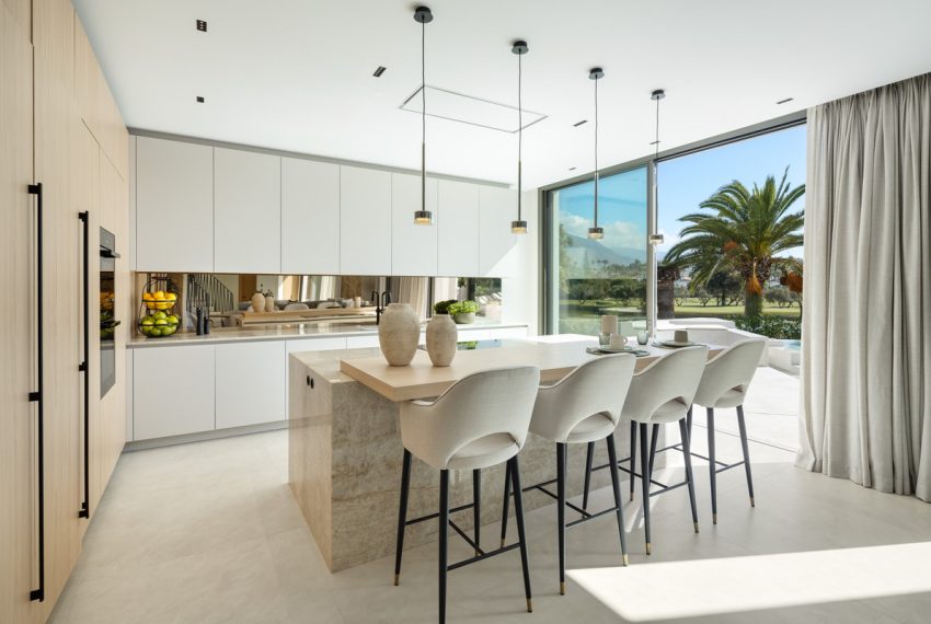 R4993177-Villa-For-Sale-Nueva-Andalucia-Detached-5-Beds-710-Built-9