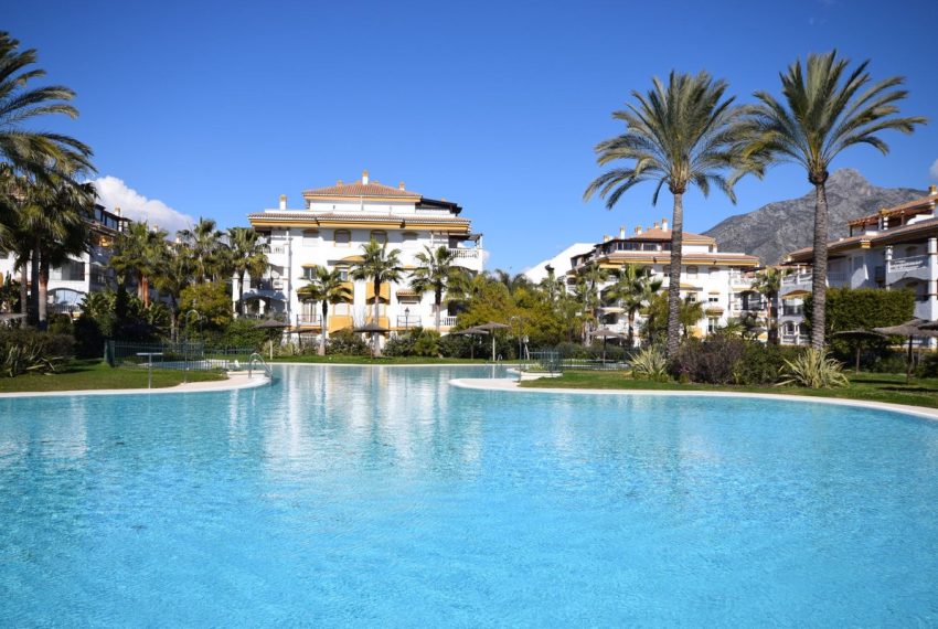 R4993999-Apartment-For-Sale-Nueva-Andalucia-Middle-Floor-3-Beds-100-Built