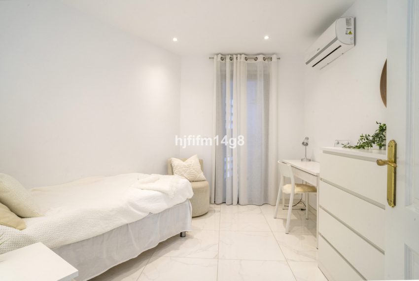 R4994146-Apartment-For-Sale-Nueva-Andalucia-Ground-Floor-3-Beds-110-Built-17