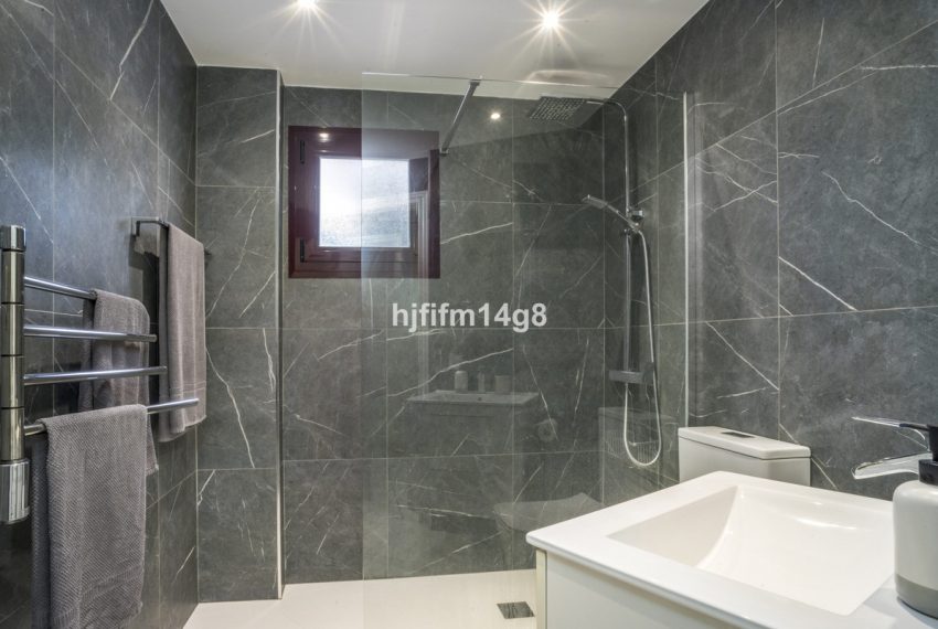 R4994146-Apartment-For-Sale-Nueva-Andalucia-Ground-Floor-3-Beds-110-Built-19