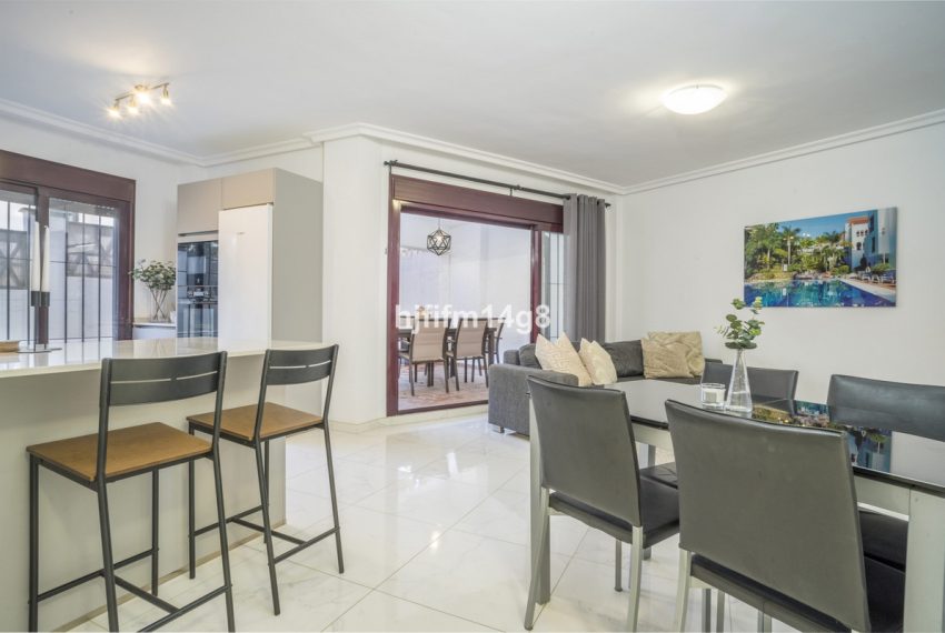 R4994146-Apartment-For-Sale-Nueva-Andalucia-Ground-Floor-3-Beds-110-Built-5