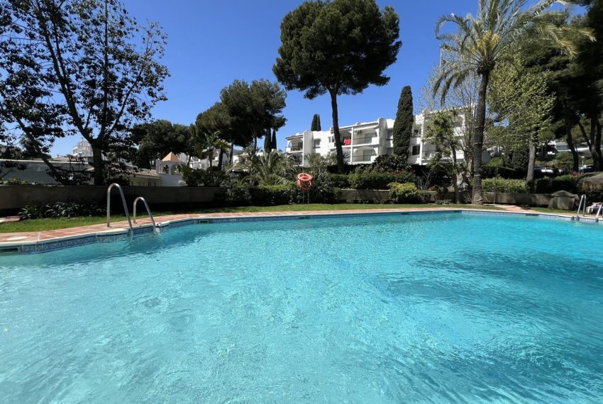 R5002921-Villa-For-Sale-Miraflores-Semi-Detached-3-Beds-182-Built-1