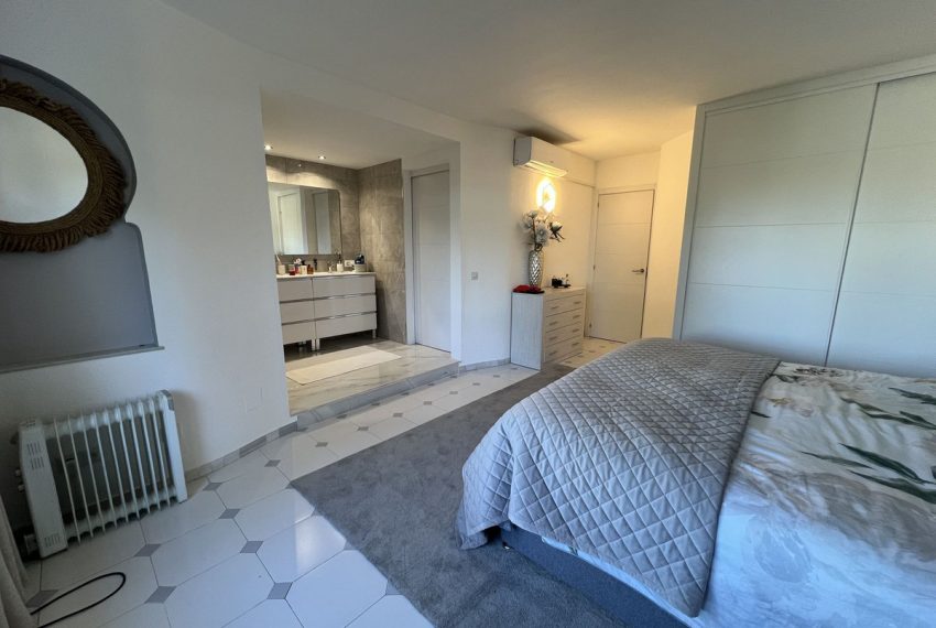 R5002921-Villa-For-Sale-Miraflores-Semi-Detached-3-Beds-182-Built-19