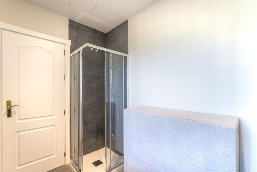 R5004439-Apartment-For-Sale-The-Golden-Mile-Middle-Floor-2-Beds-116-Built-12