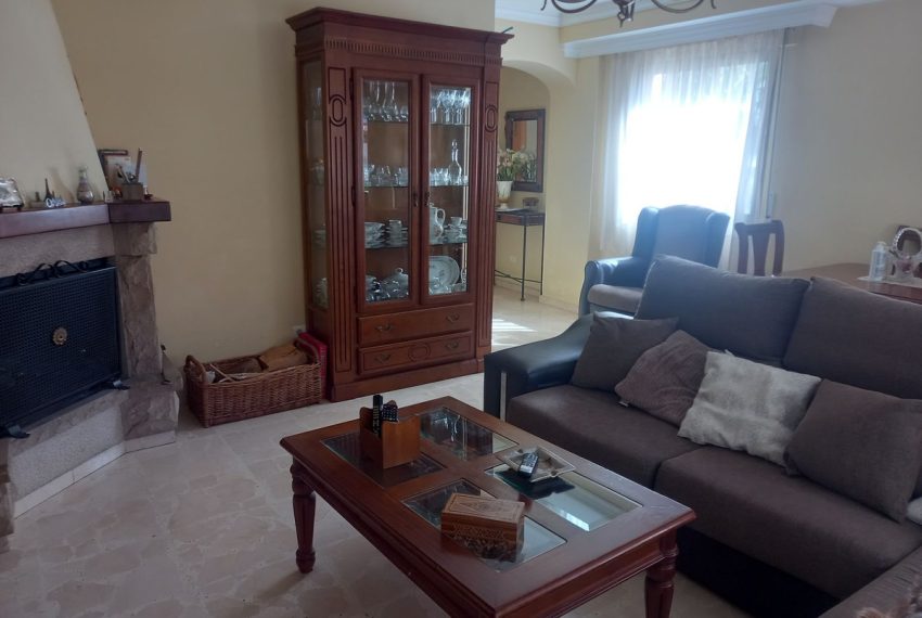 R5004580-Villa-For-Sale-Estepona-Semi-Detached-4-Beds-140-Built-1