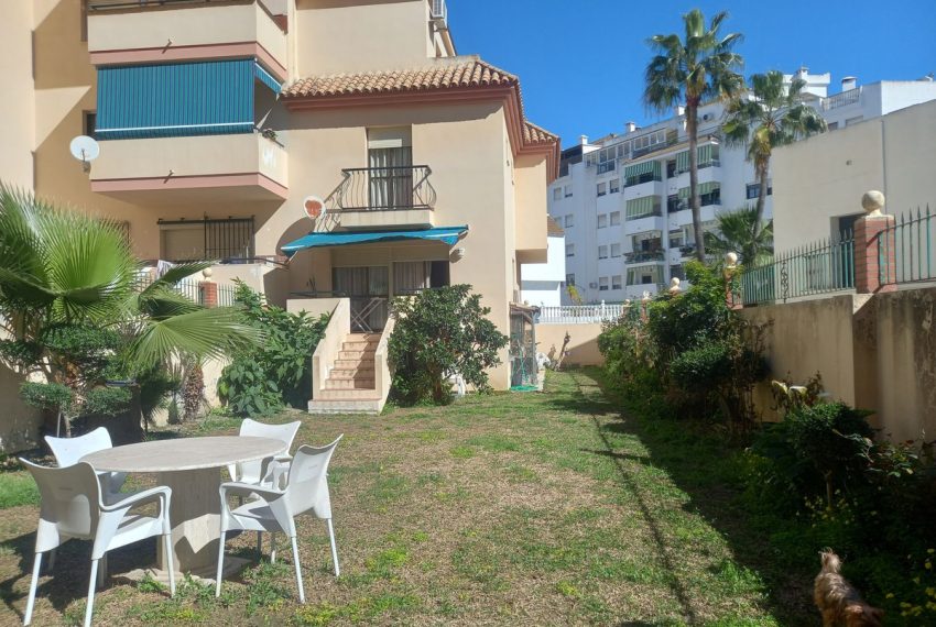 R5004580-Villa-For-Sale-Estepona-Semi-Detached-4-Beds-140-Built