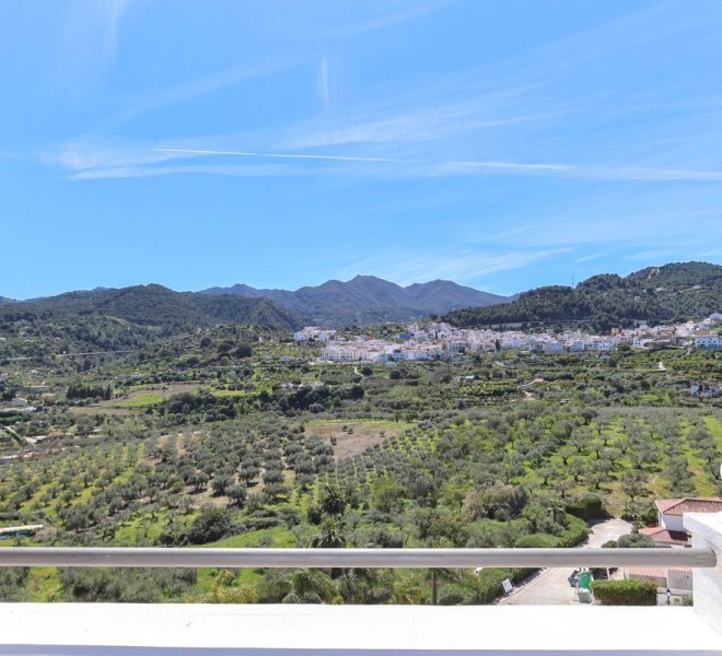 R5005489-Image 1-Terraced - 3 Beds - 221 Built