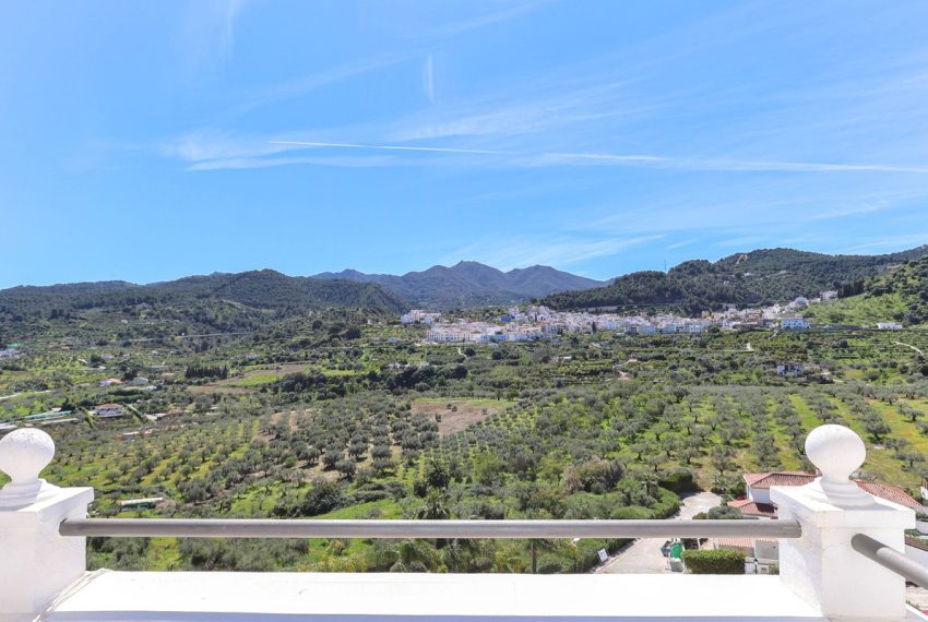 R5005489-Townhouse-For-Sale-Monda-Terraced-3-Beds-221-Built