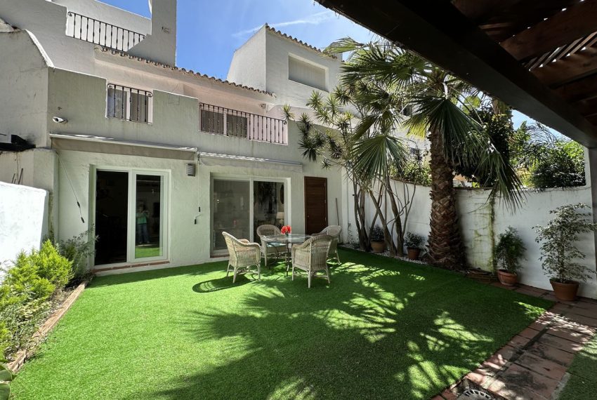 R5005690-Townhouse-For-Sale-Nueva-Andalucia-Terraced-4-Beds-143-Built