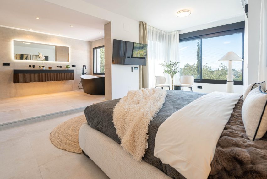 R5005873-Villa-For-Sale-Marbella-Detached-6-Beds-496-Built-11