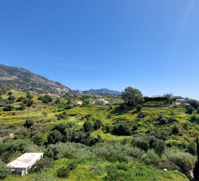 R5010337-Image 1-Finca - 5 Beds - 440 Built